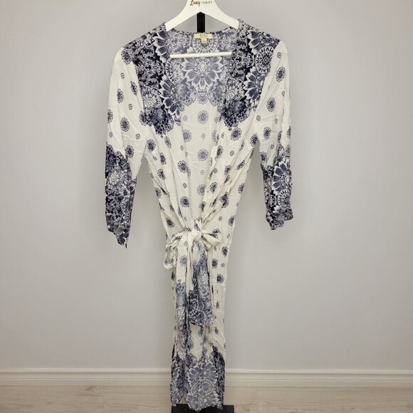 Kori  Robe - Picture 1 of 5